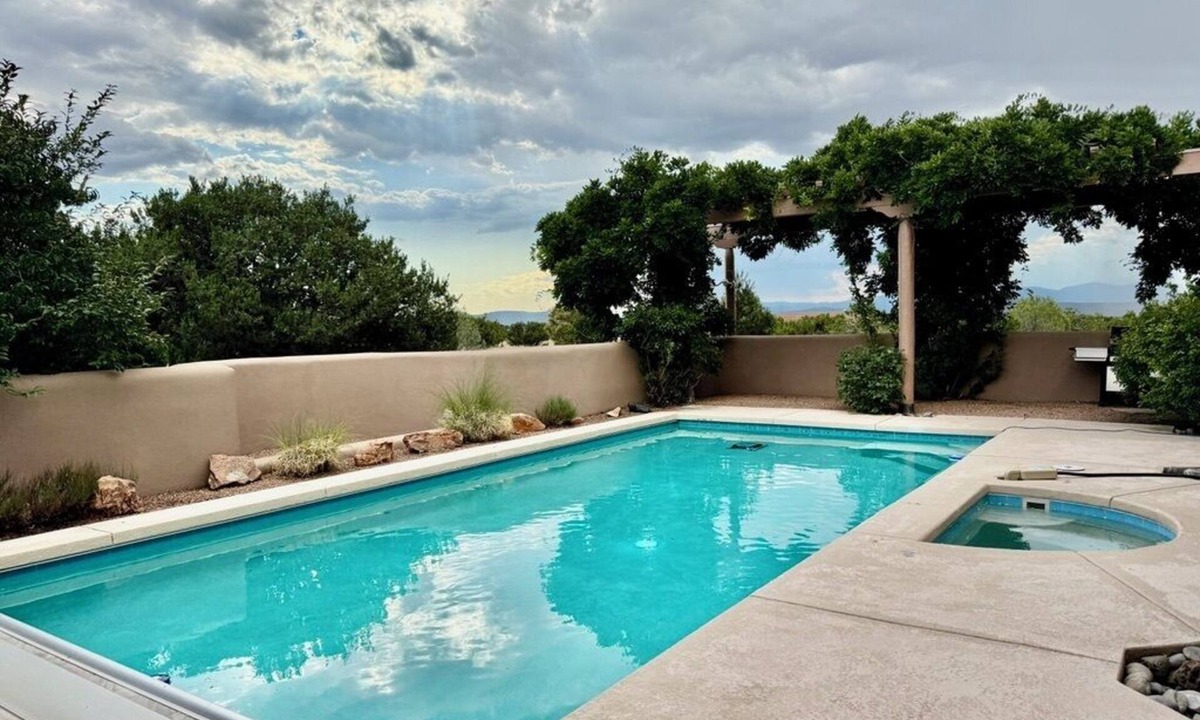 Las Campanas House | NEW LISTING - Bramasole - Mountain views, Pool, Spa/Hot Tub, 15 minutes to town.