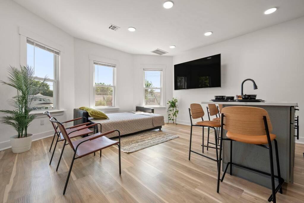 Fair Lawn Apartment | NYC Access 4BR Duplex Sleeps 10, Free Parking