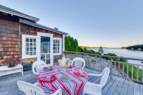 Boothbay Harbor House | Oceanfront Cottage w/Deck 2 Mi to Boothbay Harbor