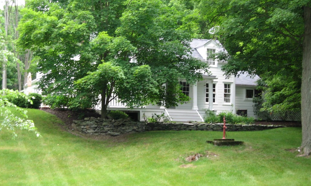Clinton Corners Bed & Breakfast | Omega Special 1860s farmhouse 3 miles away