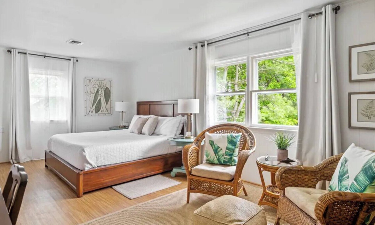 Rehoboth Beach Hotel | Palm Tree Room — Elegant British Colonial Luxury with Spacious Comfort