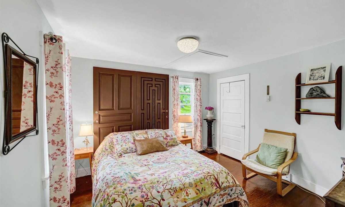 Spring Mills House | Peaceful Fun Church House, Sleep 8+, FreeParking, 19 miles Penn State University