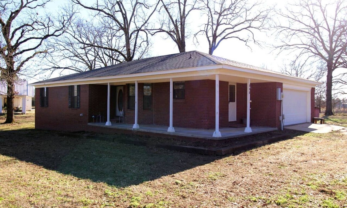 Ferndale House | Peaceful Retreat with Expansive Yards & Cozy Outdoor Spaces in Alexander, Arkansas