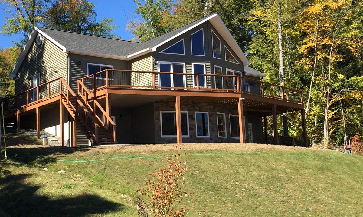 Mayfield House | Peaceful Sunrise ~ Scenic Lakefront Retreat
