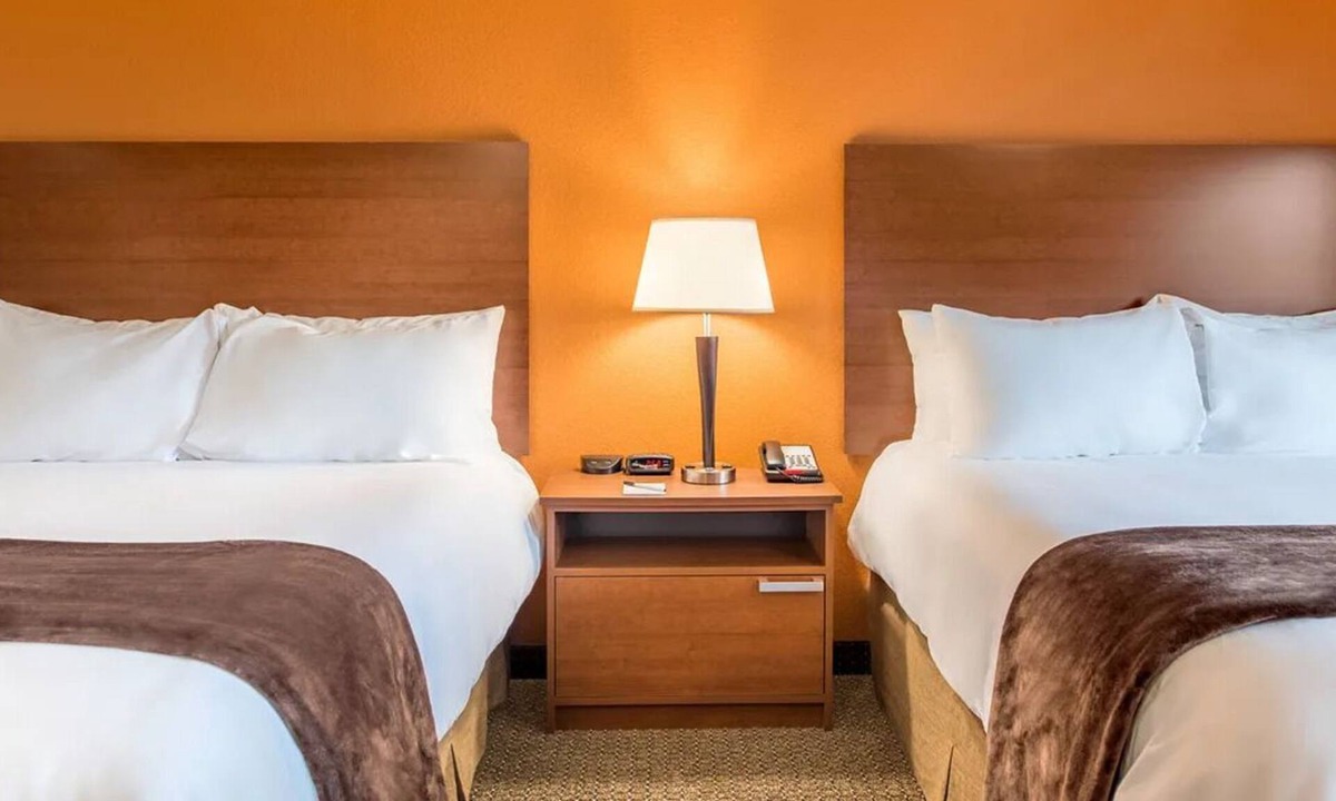 Lithia Springs Hotel | Pet-Friendly Room w/Full Kitchen Near Top Downtown Atlanta Attractions