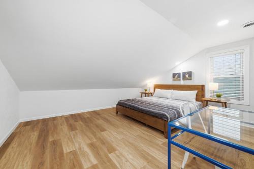Millvale House | Pittsburgh Millvale E Modern and Quiet Private Bedroom with Shared Bathroom