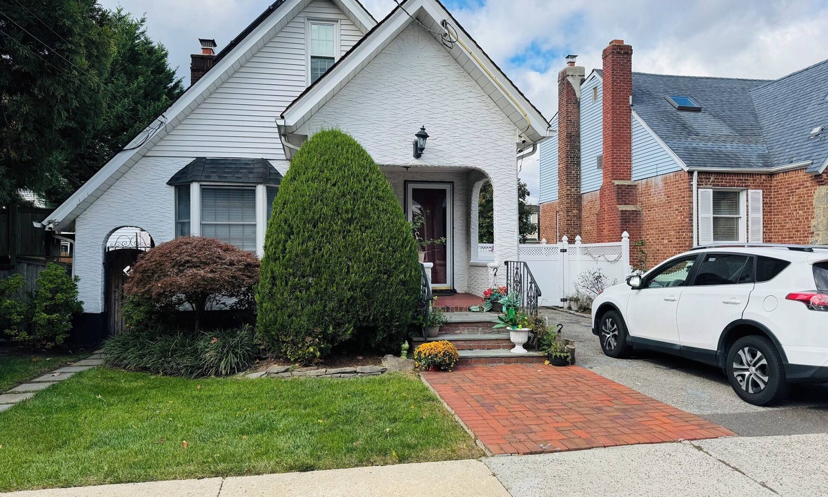 West Hempstead Apartment | Pleasant 2-bedroom apartment with Kitchen in West Hempstead