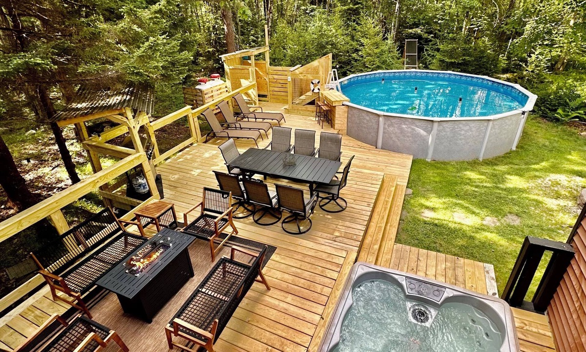 Pocono Summit House | Poconos Cottage Solar Heated Pool Hot Tub Game Room