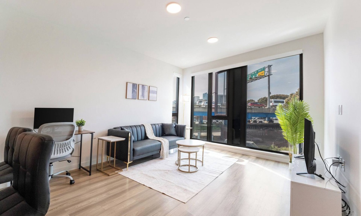 South of Market Apartment | Premium 1-bedroom apartment with Gym &Work Desk