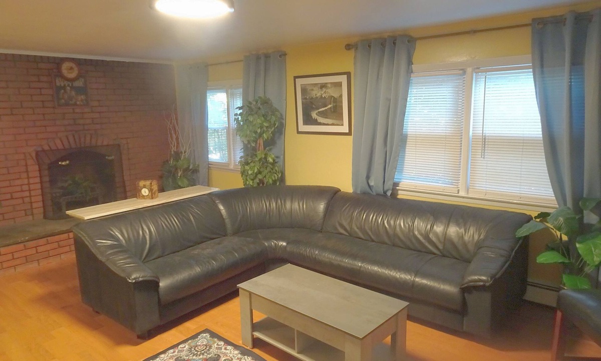 Centerport Apartment | Private 1BR Apt Peaceful Stay 1hr to NYC Great amenities - great town!