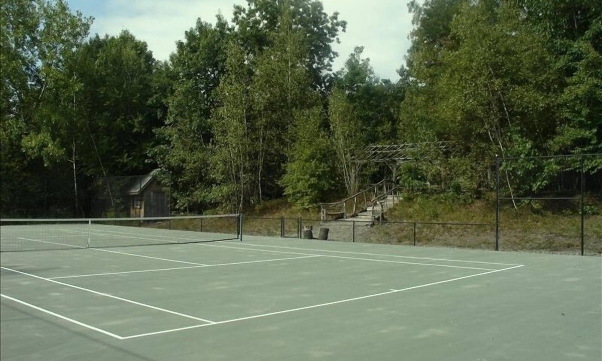 Red Hook House | PRIVATE 65 ACRE ESTATE - POOL, TENNIS, PICKLEBALL, 4BR BOOK JULY OR AUG 2026 NOW