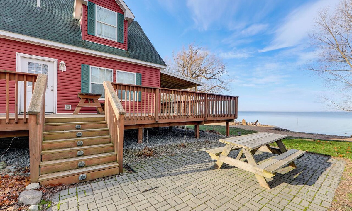 Canastota House | Private Beach & Sport Court! Home on Oneida Lake