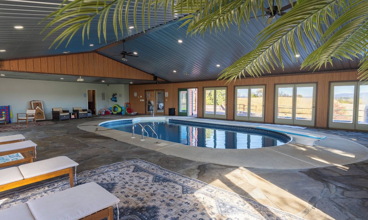Lewisburg Cabin | Private Indoor Pool Hot Tub Pool Table 17 Guests