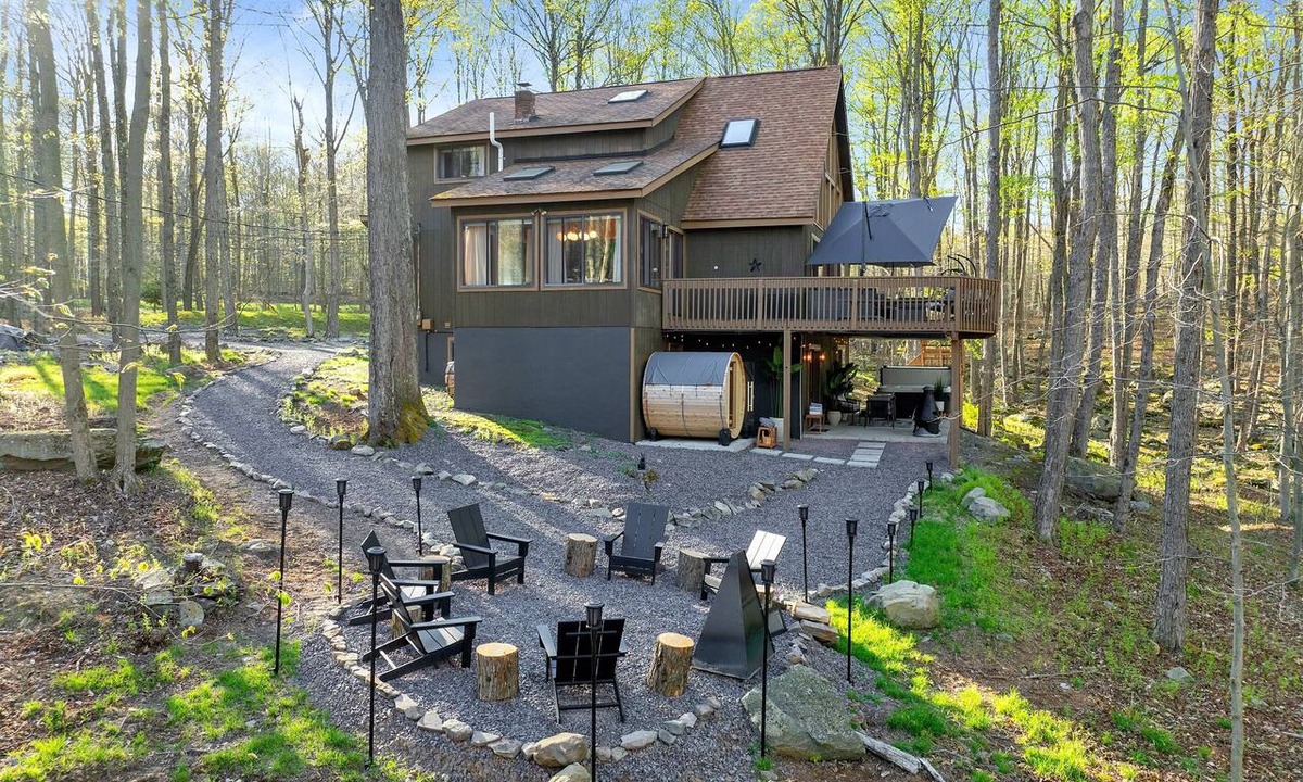Gouldsboro Ski Chalet | Private Pocono Chalet | Hot Tub, Sauna, Theater, Game Room