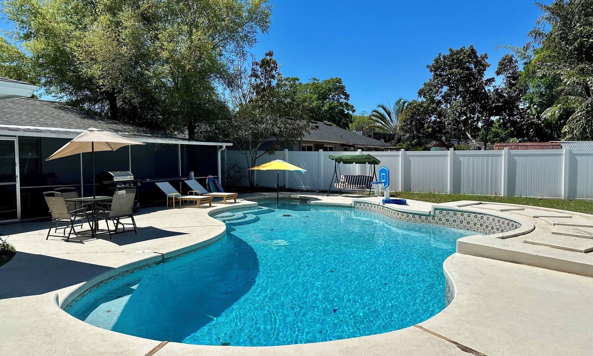 Monterey House | Private Pool 4BR Retreat Sleeps 10 Near Orlando Attractions