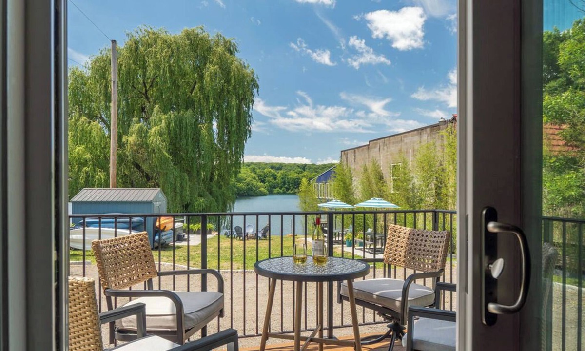 Saugerties South House | Private Summer Waterfront Escape- Swimming, Fishing, SUPs, Hot Tub & Sauna
