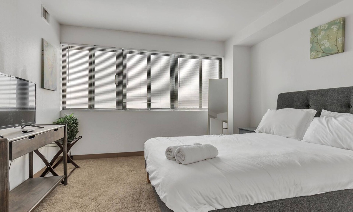 Downtown Harrisburg Apartment | Professional 2br apartment I Near Hospitals