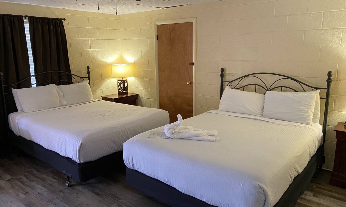 Mount Ida Cabin | Queen Guest Room located at the Joplin Inn at the entrance to Mountain Harbor, just 2 1/2 miles from Lake Ouachita. by RedAwning