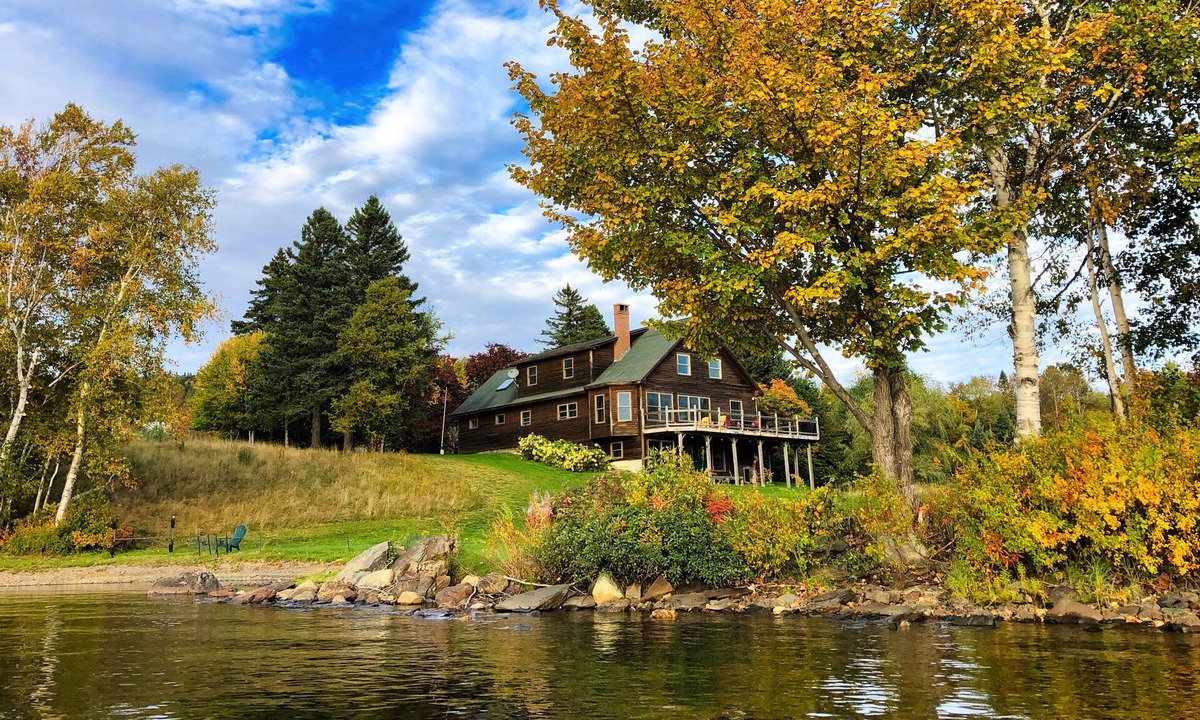 Rangeley House | Rangeley Lake Lodge - On Rangeley Lake with large lawn and close to town!