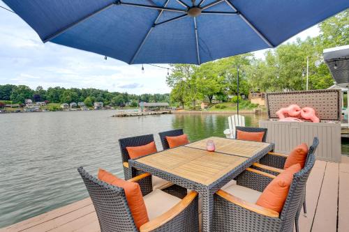 Harveys Lake House | Recently Renovated Harveys Lake Retreat w/Dock!