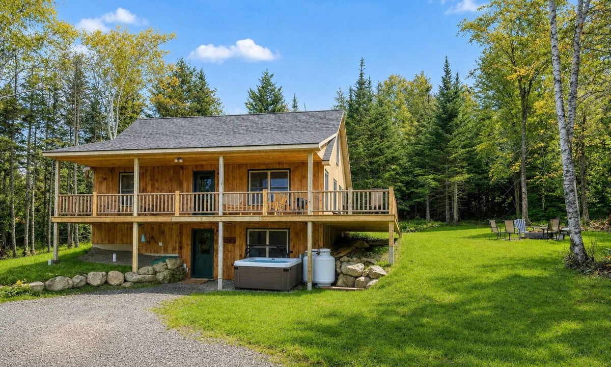 Rangeley House | Red Fox Lodge - Close to downtown Rangeley w/Hot Tub & Sauna