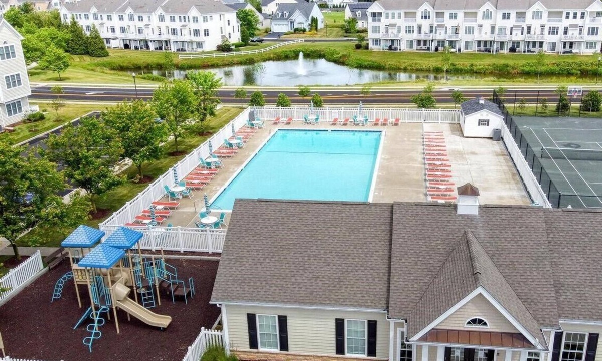 Rehoboth Beach Condo | Rehoboth Beach Condo Elevator Pool Parking Clean