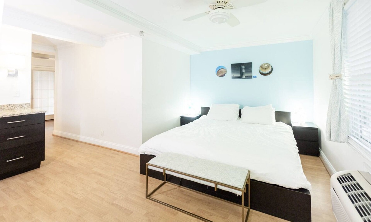 Rehoboth Beach Hotel | Rehoboth Beach pet friendly hot tub Canalside Inn