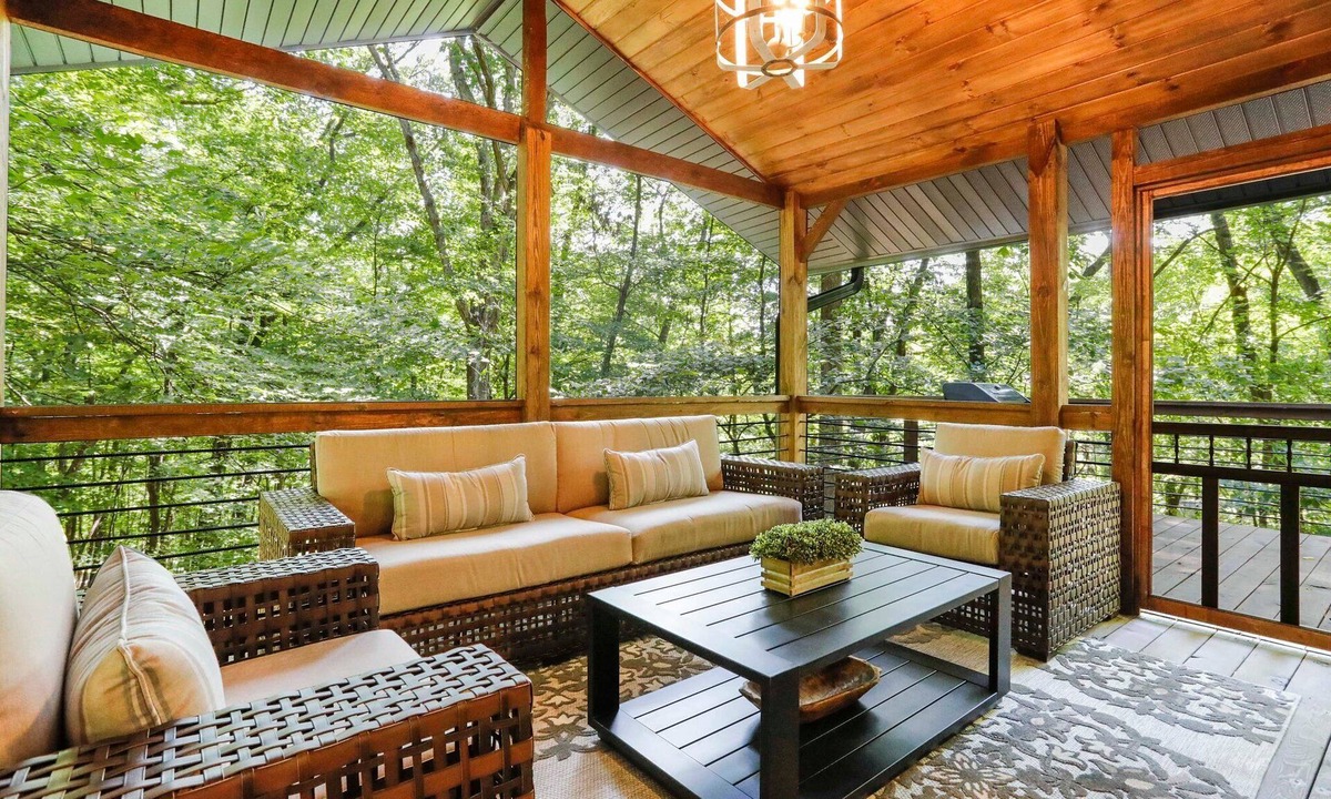 Berkeley Springs Cabin | 🌄 Relax & Recharge 🏡 Luxury Cabin ♨️ Hot Tub 🔥 Fire Pit 🎱 Close to Everything
