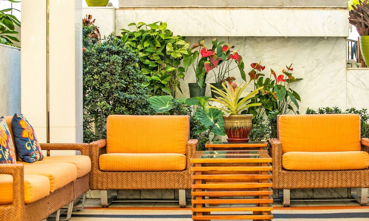 Waikiki Hotel | Relaxed Family Travel: 4 Spacious Rooms Near Waikiki + Free Breakfast