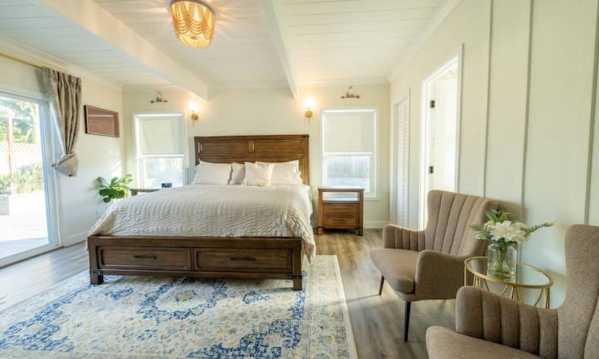 Centerville House | Renovated 5B4B Luxury home @Fremont with King Suite