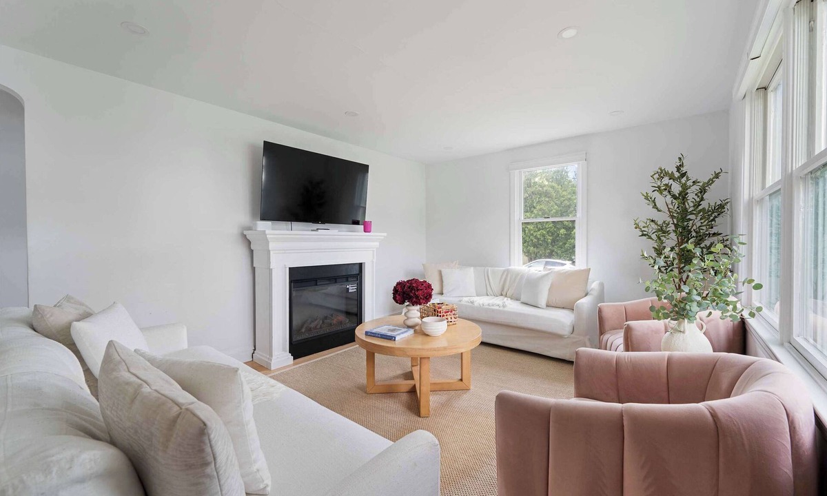 Fairfield House | Renovated Cape Near beach, with Fire Pit and BBQ, 1 mile to NYC train