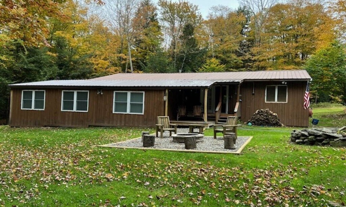 Livingston Manor House | Renovated Creekside Retreat: Fire Pit, Sleeps 13 Near Livingston Manor