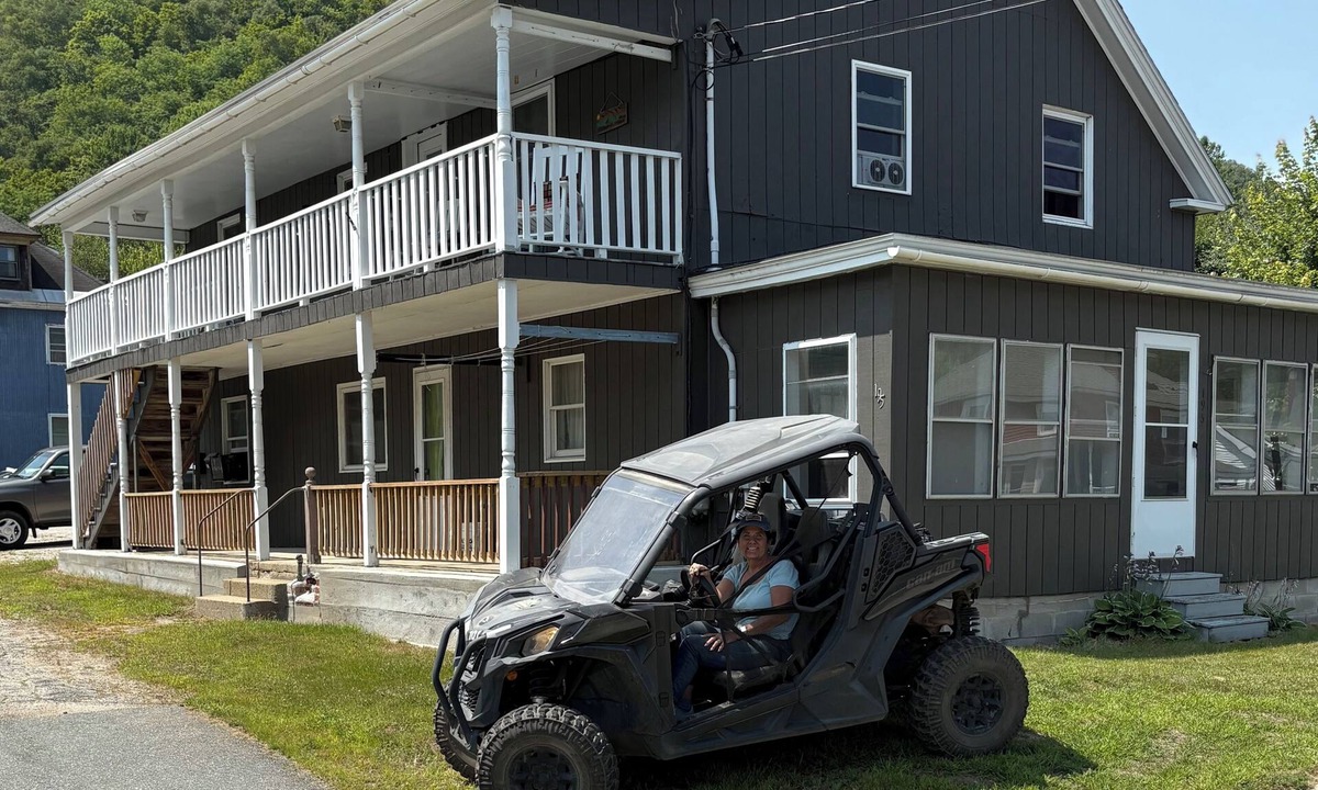 Berlin Apartment | Ride, Sleep, Repeat ! Cozy, 2 bedroom apartment near Jerico Mountain trails!