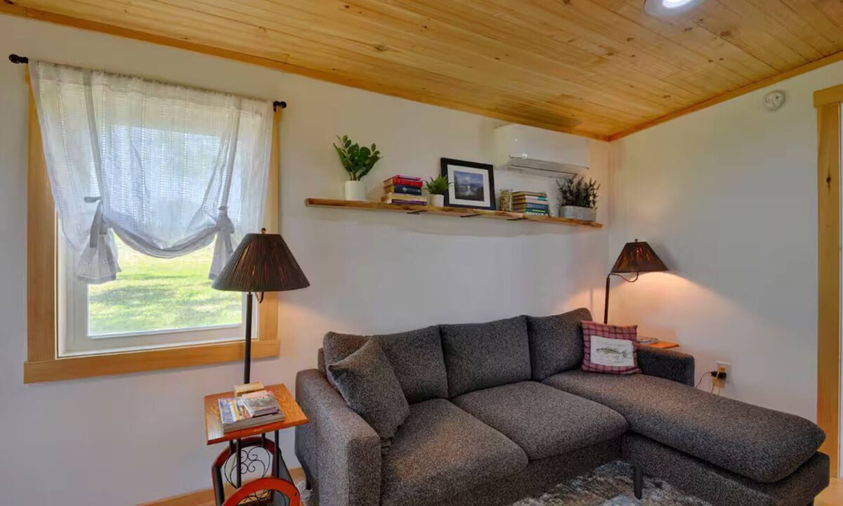 Hammond Cottage | River Ledge Hideaway