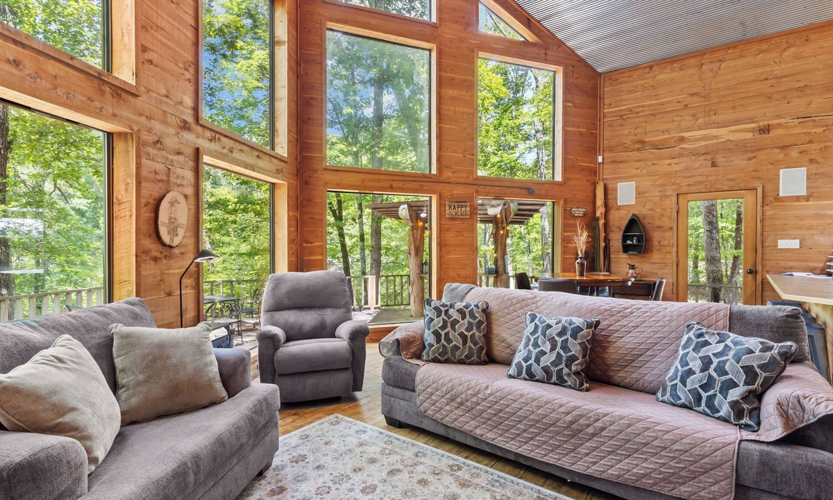 Murfreesboro House | Riverfront, 5 acres, kayaks, canoes, minutes to Crater of Diamonds, Lake Greeson