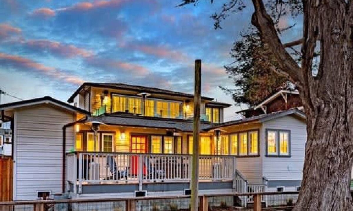 Capitola House | Riverfront Duplex w/Patio & Fire Pit