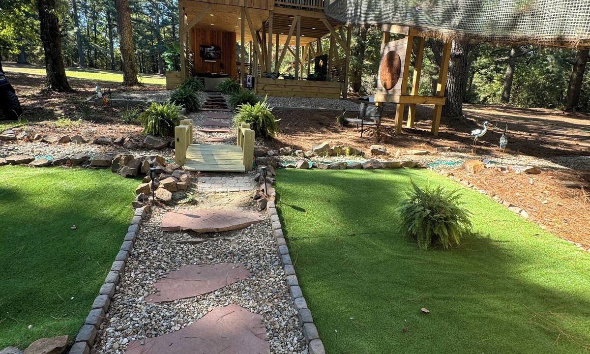 Lonoke House | Romantic couples getaway in the treetops.