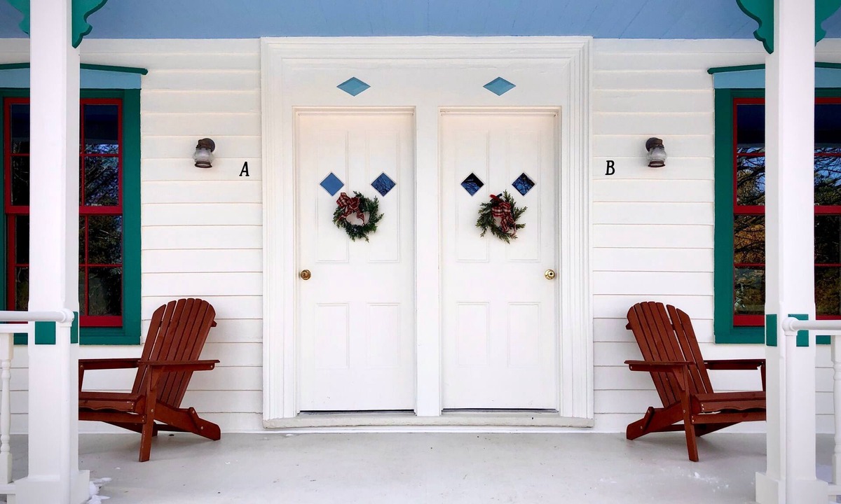 West Saugerties House | Rushbrook Lodge, Renovated Farmhouse, 100 Acres, Hike, Ski, Retreats, reunions