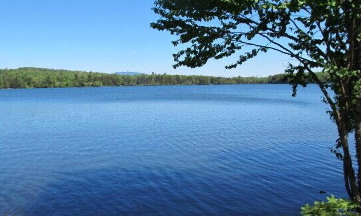 Rangeley House | Russell's on Quimby Pond - Quaint little cabin on Quimby Pond