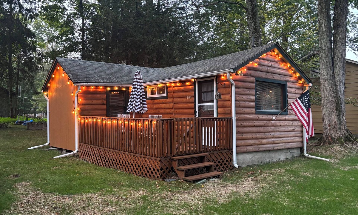 Smallwood Cabin | Rustic & cozy 2BR in Smallwood – dog friendly, near lake, hiking & Woodstock