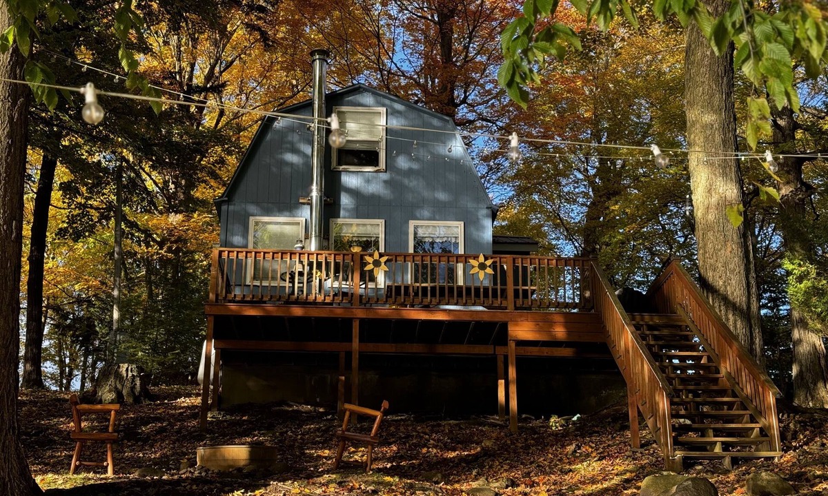 Deer River Cabin | *RUSTIC RETREAT*Peaceful, cozy cabin, with beautiful fall lake views