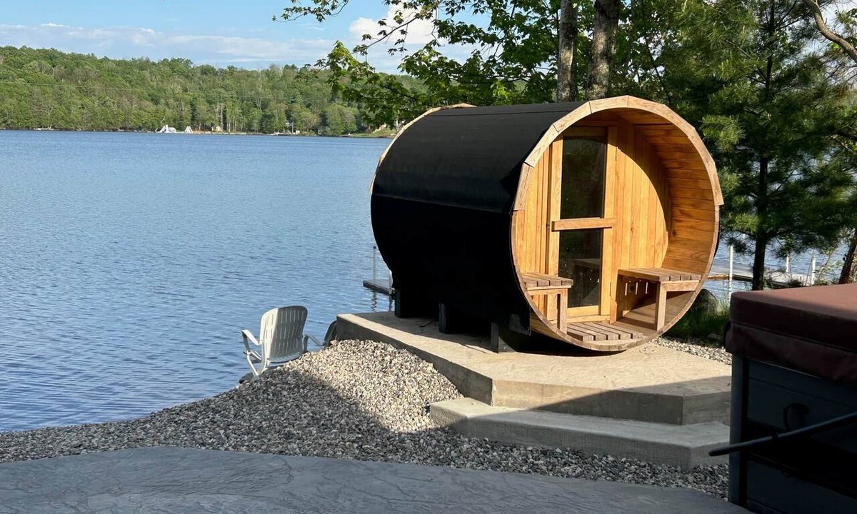 Monticello House | Sackett Lake House - waterfront