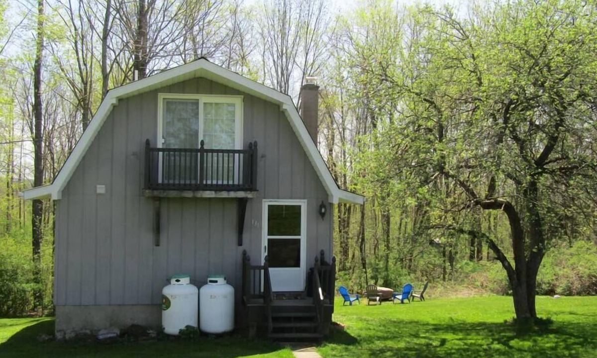 Mainesburg Cabin | Secluded Cabin Retreat – Peace, Privacy & Nature
