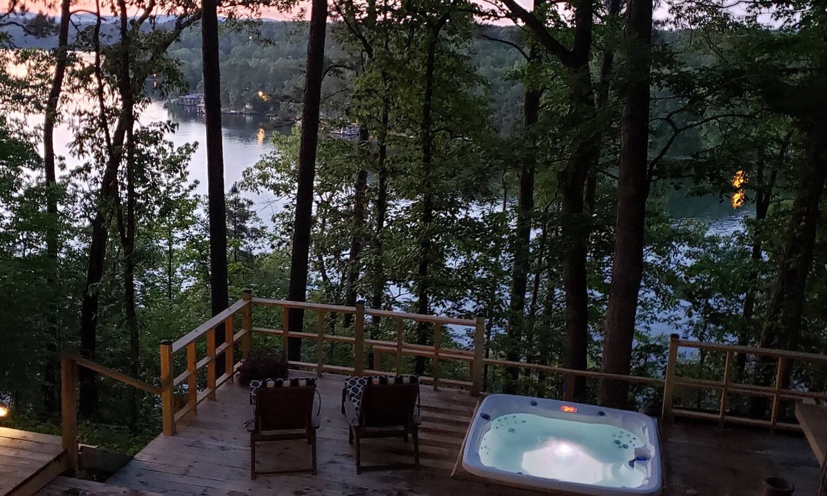 Mid America House | Secluded Modern Mountain Getaway