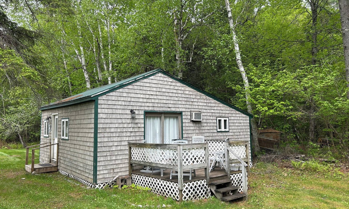 Somerset County Cottage | Serene 1-bedroom cottage with Full Kitchen, TV, WIFI and AC in The Forks