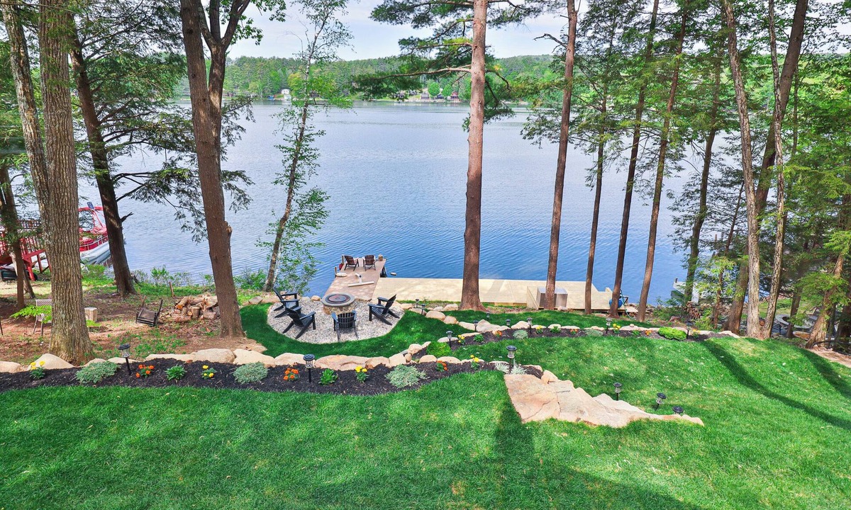 Fort Ann House | SHORELINE CHATEAU-LAKEFRONT-LARGE DOCK-GAMEROOM- HOT TUB-WALK OUT DECK-LAKE VIEW