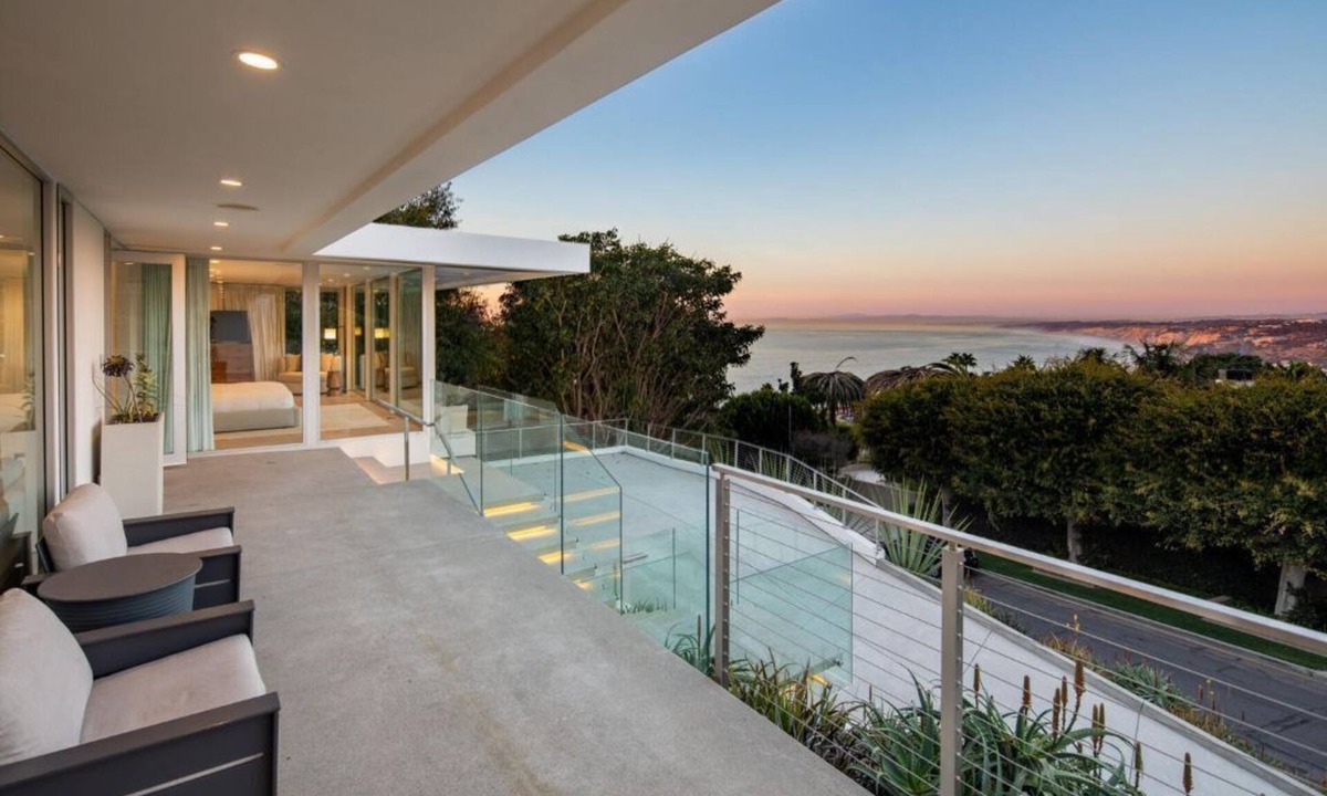 Country Club House | Single Level Home with 2 Primary Bedrooms, Views and Spa in La Jolla Hills