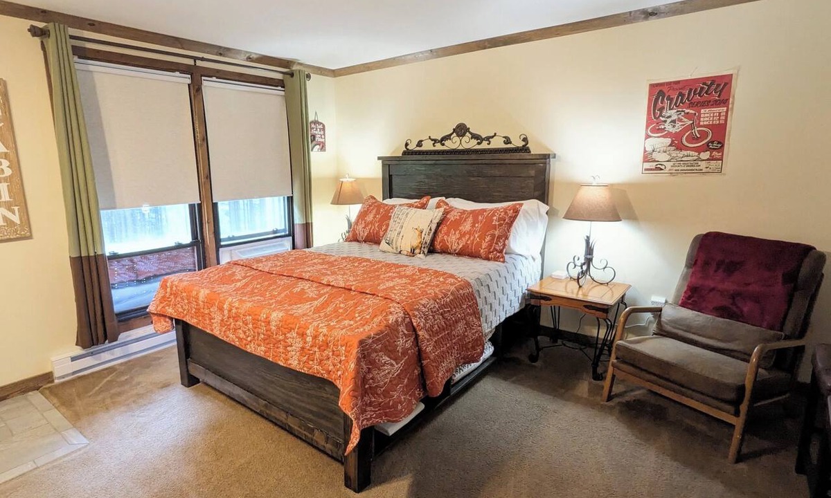 Edray Condo | SPACIOUS 1st Flr Studio 3 min Walk 2 Slopes, Bike-friendly, Ridgewood #50