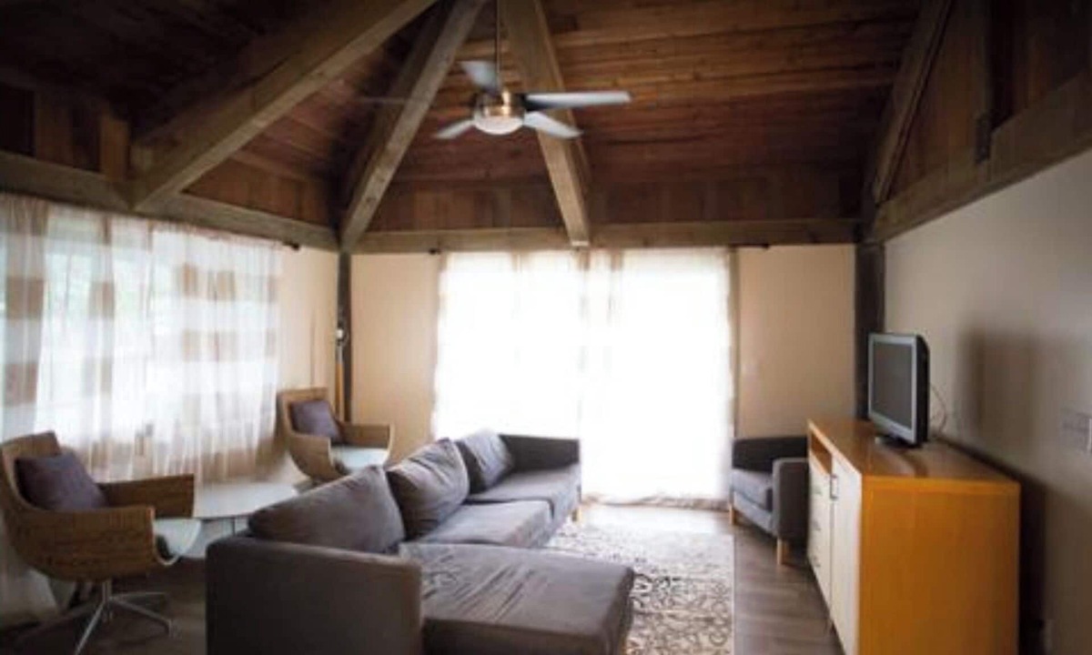 Hauula House | Spacious 2-bedroom house in perfect Hauula Minimum 30 night stay