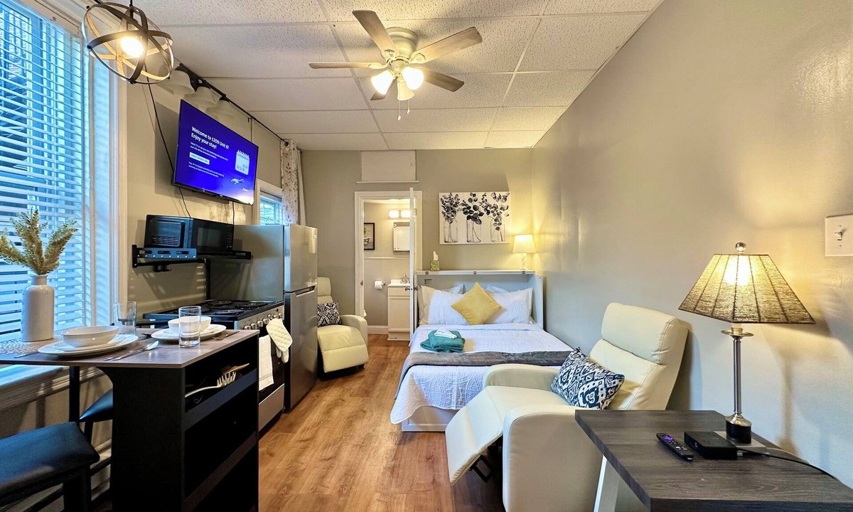 Harrisburg - Hershey Apartment | Spacious 3-bedroom apartment with AC, WiFi in charming Harrisburg